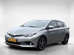 Toyota Auris - 1.8 Hybrid Dynamic | Stoelverwarming | Parkeersensoren & Camera | Trekhaak |