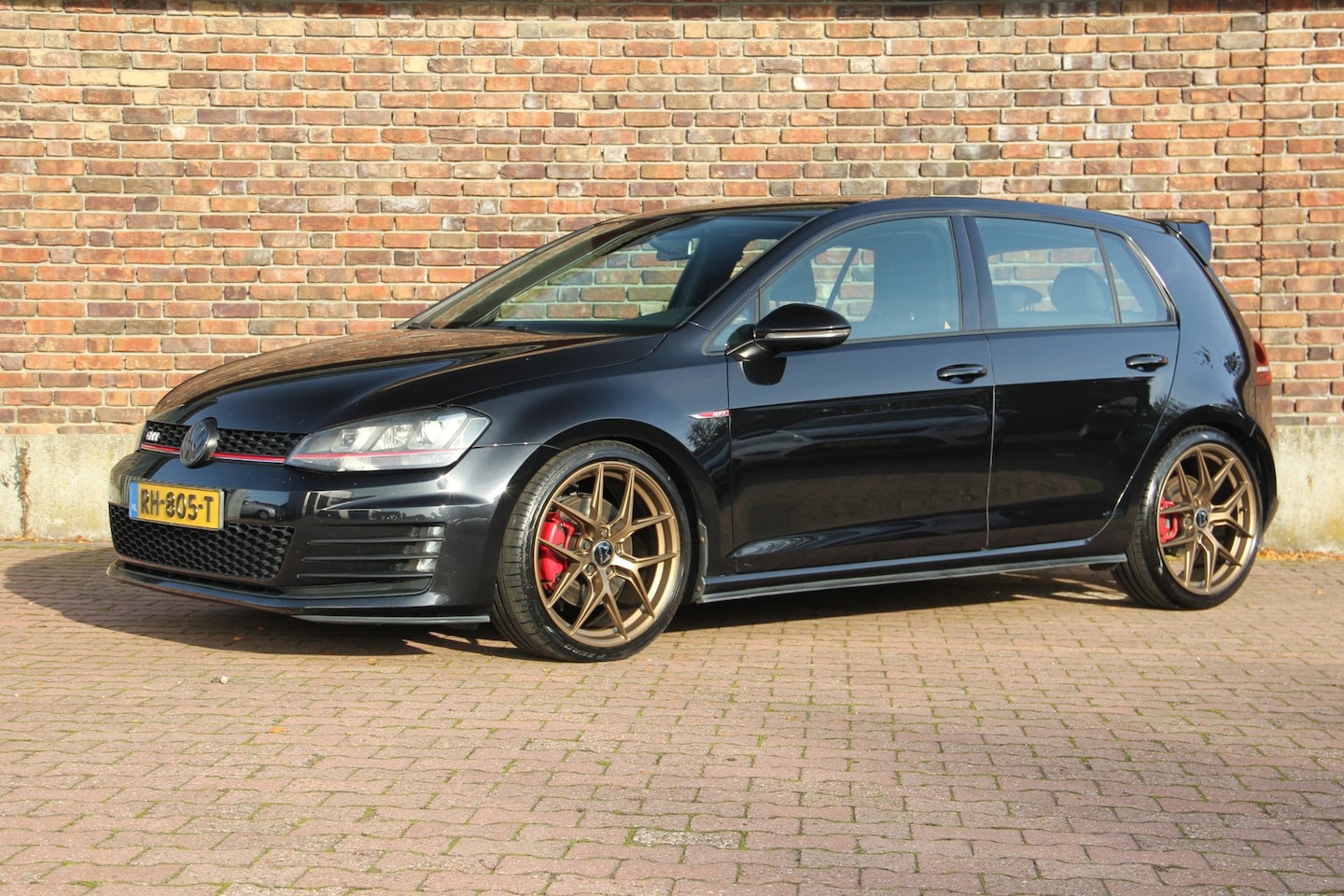 Volkswagen Golf - 2.0 TSI GTI |Carplay| Cruise control| Verlaagd| Stage 1 getuned - AutoWereld.nl