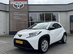 Toyota Aygo X - 1.0 VVT-i MT PLAY NL-AUTO 1E-EIG AD-CRUISE CAMERA AIRCO APPLE/ANDROID LAGE KM-STAND