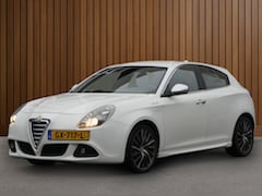Alfa Romeo Giulietta - 1.4 T Distinctive 5-Deurs 120PK | Xenon | Cruise | Sportstoelen | Clima | LM Velgen