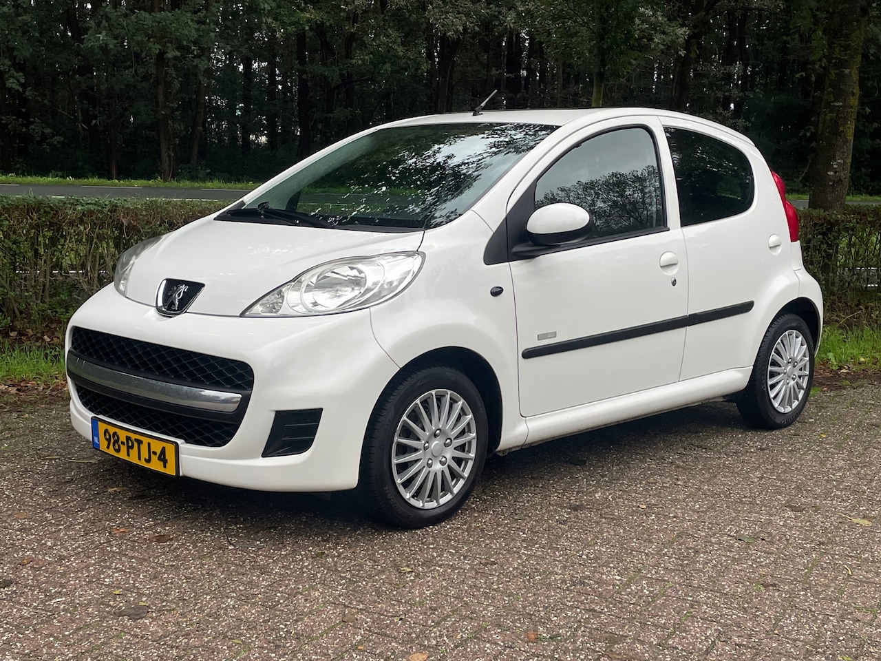 Peugeot 107 - 1.0-12V | Millesim | Automaat | Leer | Carplay | Airco |Schuifdak - AutoWereld.nl