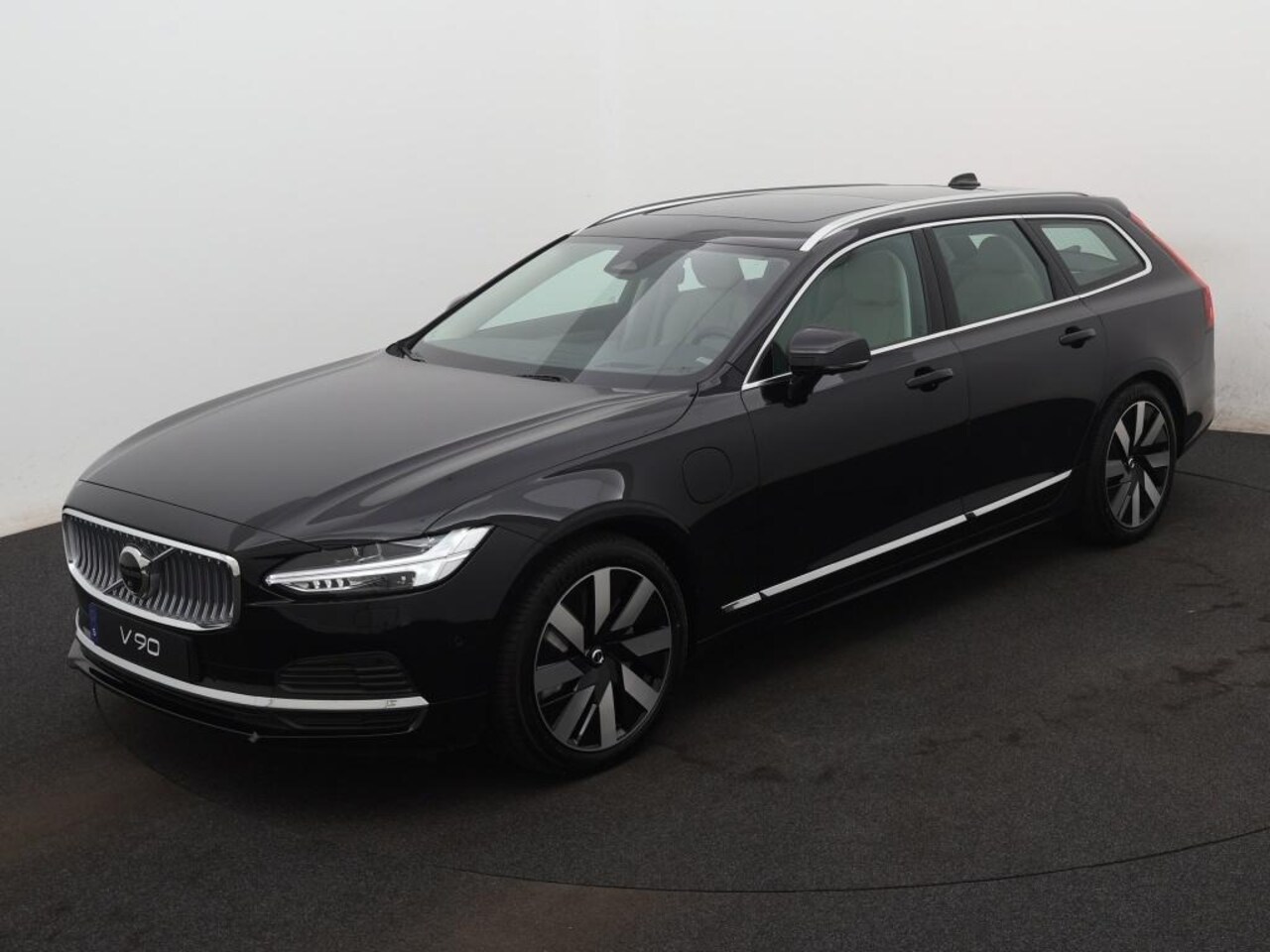 Volvo V90 - 2.0 T6 Plug-in hybrid AWD Ultimate Bright | Panorama dak | Lederen bekleding | Harman Kard - AutoWereld.nl