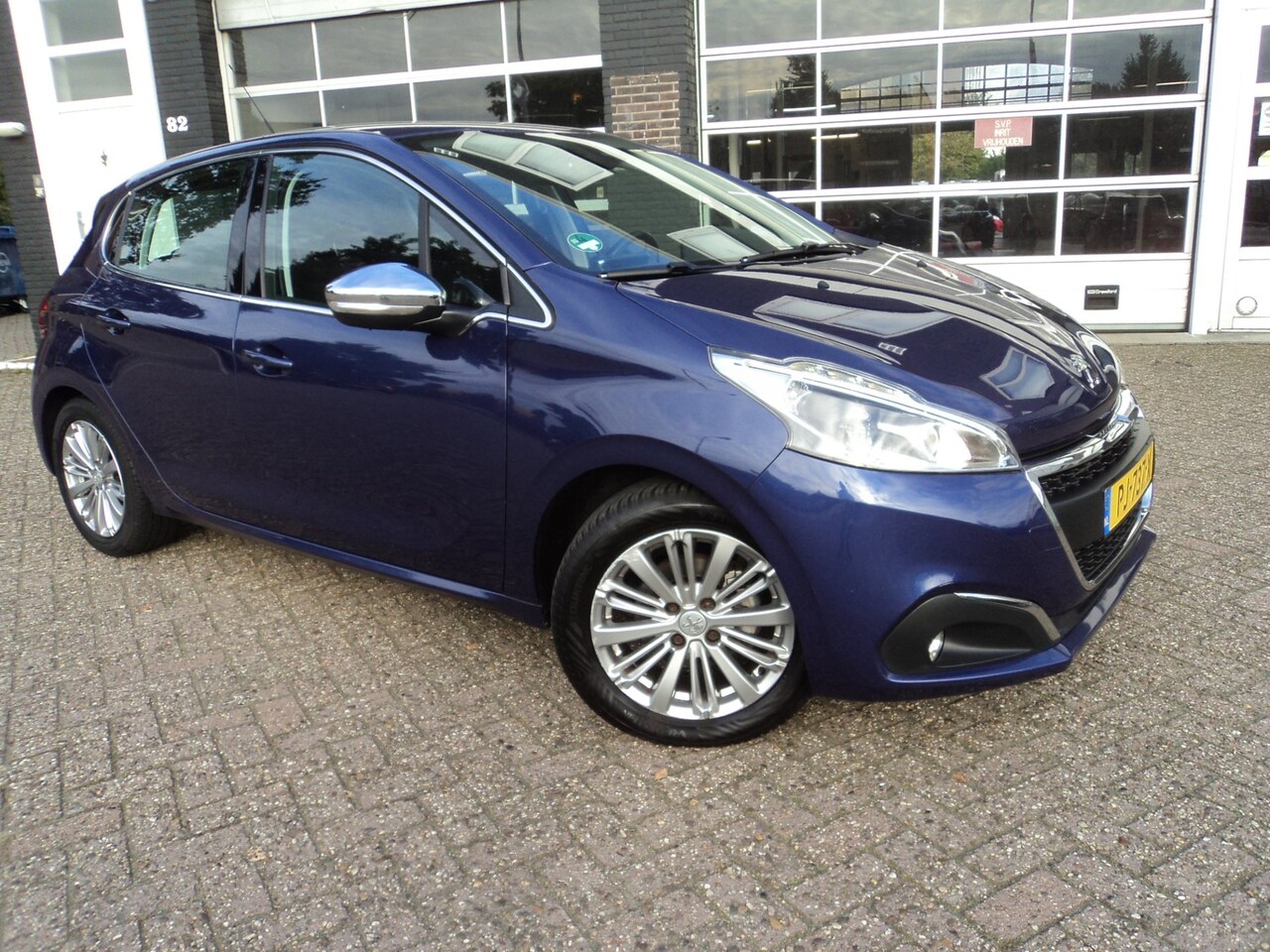 Peugeot 208 - 1.2 PureTech Blue Lease Executive Distributieriem vervangen - AutoWereld.nl