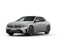 BMW i3 - 50 xDrive | First Edition | M Sportpakket | Verlichte Iconic Glow Grille | Harman Kardon |