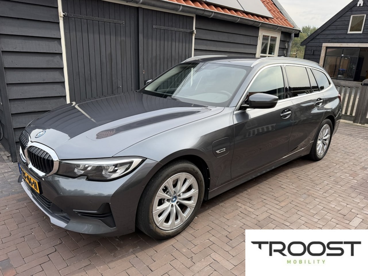 BMW 3-serie Touring - 320e Executive|El trekhaak|Leer|Apple carplay draadloos |Camera V+A|Privacyglas - AutoWereld.nl