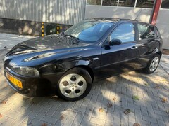 Alfa Romeo 147 - 1.6 T.Spark Veloce Business PANO AIRCO