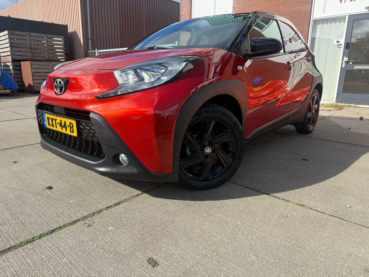 Toyota Aygo X - 1.0 VVT-i S-CVT Envy Automaat/ Carplay/ Camera - AutoWereld.nl