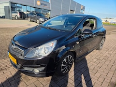 Opel Corsa - 1.4-16V Business LOOPT OP 3 CILINDERS