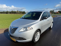 Lancia Y(psilon) - Ypsilon 0.9 TwinAir Silver Plus clima stoelverwarming