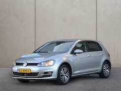 Volkswagen Golf - 1.2 TSI Connected Series | ACC | Trekhaak | Stoelverwarming | Navigatie