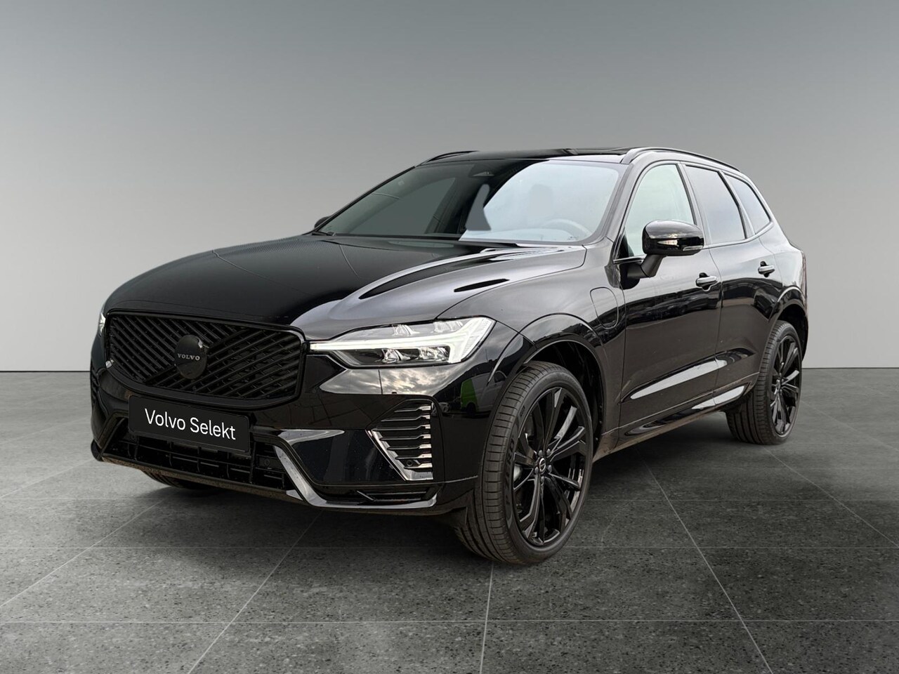 Volvo XC60 - 2.0 T6 Plug-in hybrid AWD Plus Black Edition | Trekhaak | Head-up Display | Panoramadak | - AutoWereld.nl