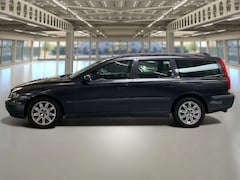 Volvo V70 - 2.4 Comfort Line Altijd 20 v70's op voorraad , Nieuwe APK, Trekhaak