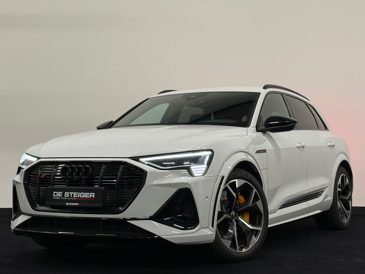 Audi e-tron - S quattro 95 kWh B&O Memory Sfeer Luchtvering SOH 97% - AutoWereld.nl