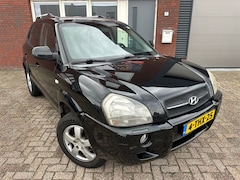 Hyundai Tucson - 2.0i Active / Leder / Stoelverw / clima / LM