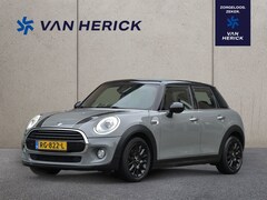MINI 5-Deurs - 1.5 136PK Cooper Serious Business Automaat | Navigatie | Achteruitrijcamera | JCW interieu