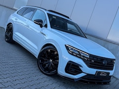 Volkswagen Touareg - 3.0 TSi eHybrid R 462Pk Puglia Black Dyn Pano 21Inch HUD Night
