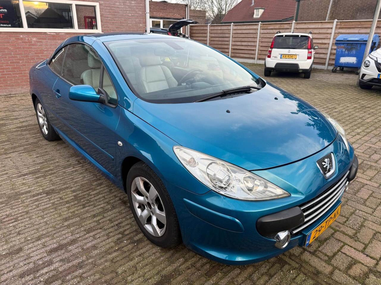 Peugeot 307 CC - 1.6-16V Cabrio Airco PDC LMV leer stoelverwarming - AutoWereld.nl