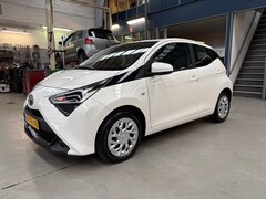Toyota Aygo - 1.0 VVT-i x-play | Apple carplay / Android auto | Navigatie | Camera | Airco | NAP | Rijkl