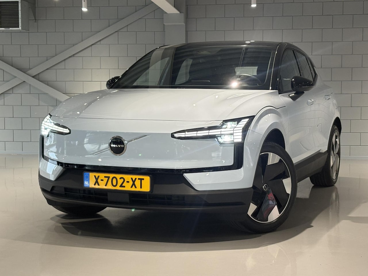 Volvo EX30 - Single Motor Extended Range Plus 69 kWh | Achteruitrijcamera | Navigatie | Apple CarPlay | - AutoWereld.nl