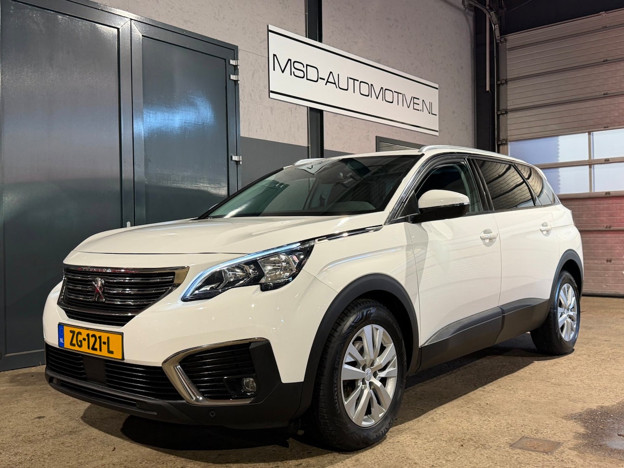 Peugeot 5008 - 1.2 PureTech Blue Lease Executive 7 Persoons NAP - AutoWereld.nl