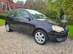 Volkswagen Polo - 1.4-16V Sportline *apk:09-2027