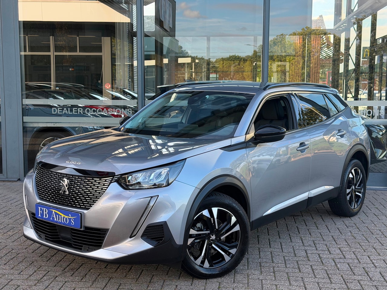 Peugeot 2008 - 1.2 PureTech Allure Pack Airco Lmv Cruise Navi Camera - AutoWereld.nl