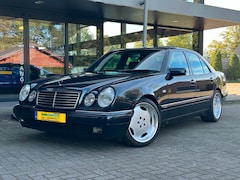 Mercedes-Benz E-klasse - 200 Avantgarde Automaat Onderhoudshistorie aanwezig Showroomstaat