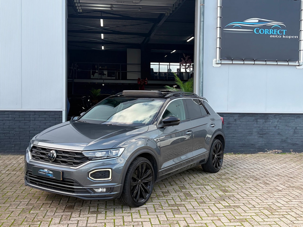 Volkswagen T-Roc - 1.5 TSI 3x R-Line|Pano|Beats|ACC|Trekhaak|19” velgen| - AutoWereld.nl
