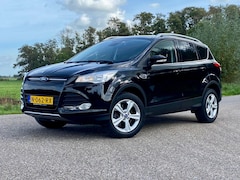 Ford Kuga - 1.5 Titanium Styling Pack 4WD AUTOMAAT AIRCO NAVI 182PK GOED ONDERHOUDEN