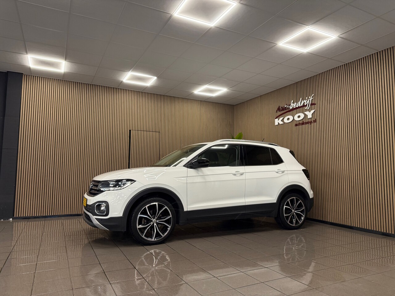 Volkswagen T-Cross - 1.0 TSI Style * Trekhaak / Carplay / 18" LM Velgen / Parkeersensoren / NL Auto * - AutoWereld.nl