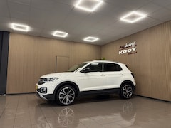Volkswagen T-Cross - 1.0 TSI Style * Trekhaak / Carplay / 18" LM Velgen / Parkeersensoren / NL Auto