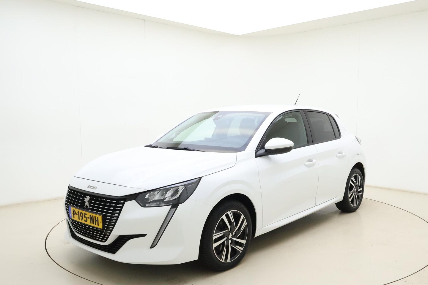 Peugeot 208 - 1.2T Allure Pack | 100PK | Parkeer Camera Achter | Stoelverwarming Voor | Privacy Glas | L - AutoWereld.nl