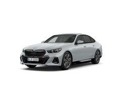BMW 5-serie - Sedan 530e M Sport Pro Edition | M Sportpakket Pro | Innovation Pack | Travel Pack | Comfo