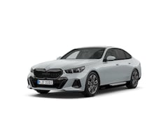 BMW 5-serie - Sedan 530e M Sport Pro Edition | M Sportpakket Pro | Innovation Pack | Travel Pack | Comfo