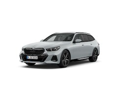 BMW 5-serie Touring - 520i | M Sportpakket Pro | Innovation Pack | Travel Pack | Comfort Pack | Trekhaak