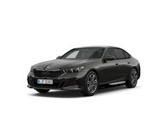 BMW 5-serie - Sedan 530e M Sport Pro Edition | M Sportpakket Pro | Innovation Pack | Travel Pack | Comfo