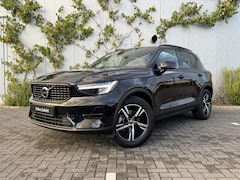 Volvo XC40 - 2.0 B4 Plus Dark | Trekhaak | Harman Kardon Audio | Achteruitrijcamera | Parkeersensoren |
