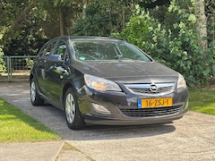 Opel Astra Sports Tourer - 1.4 Cosmo | Airco + Cruise control Nu € 2.975,