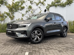 Volvo XC40 - 2.0 B4 Plus Dark | Trekhaak | Harman Kardon Audio | Achteruitrijcamera | Parkeersensoren |