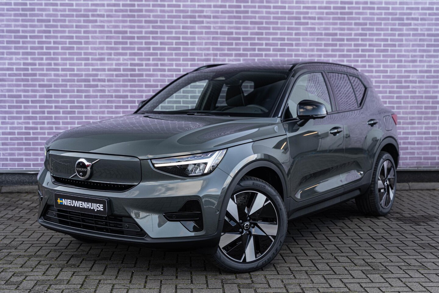 Volvo EX40 - Single Motor Extended Range Ultra 82 kWh | Trekhaak | 21 Inch Velgen | Schuif -/ Kanteldak - AutoWereld.nl