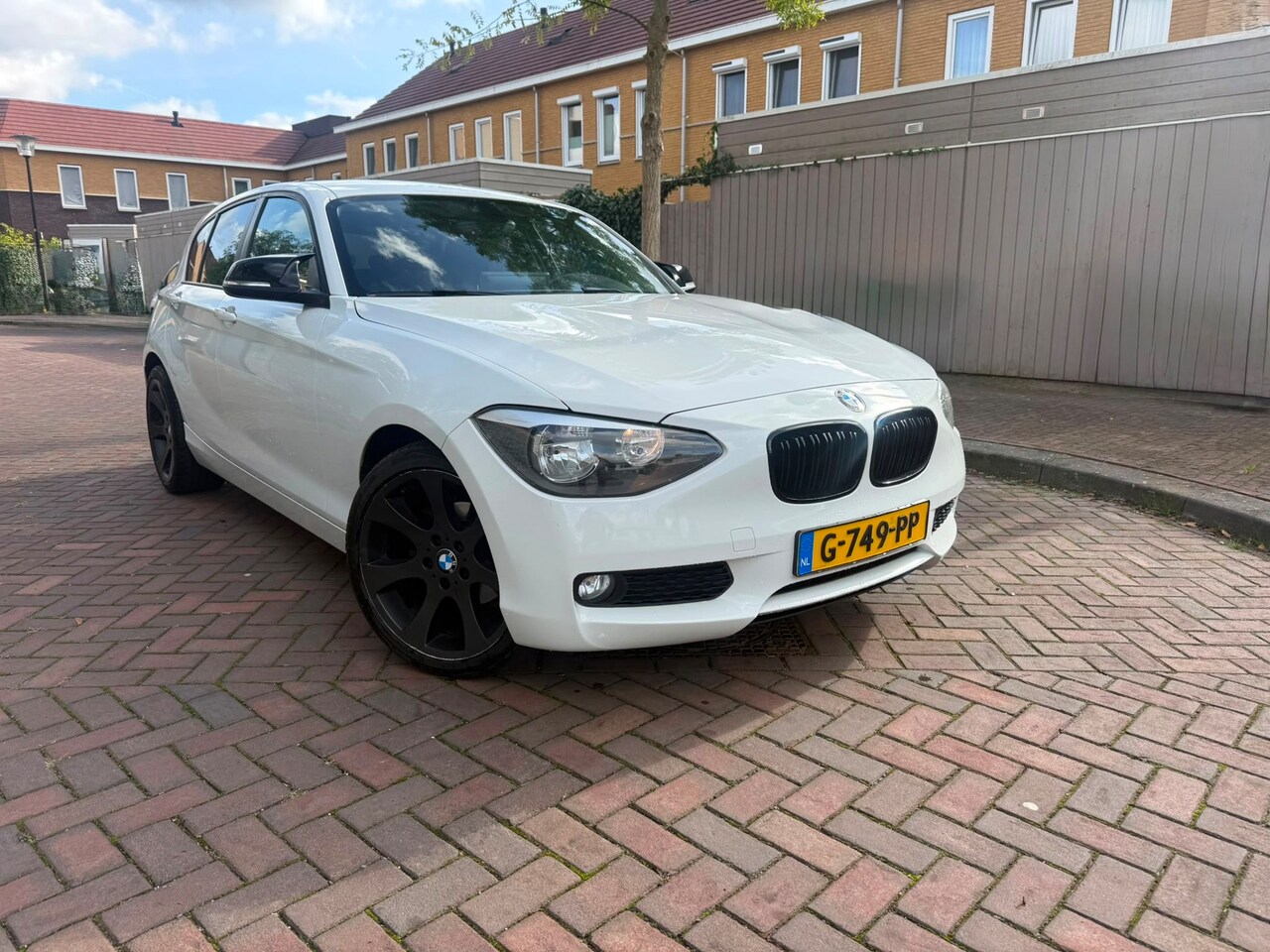 BMW 1-serie - 116i Business+ * CarPlay * Leuke auto* - AutoWereld.nl