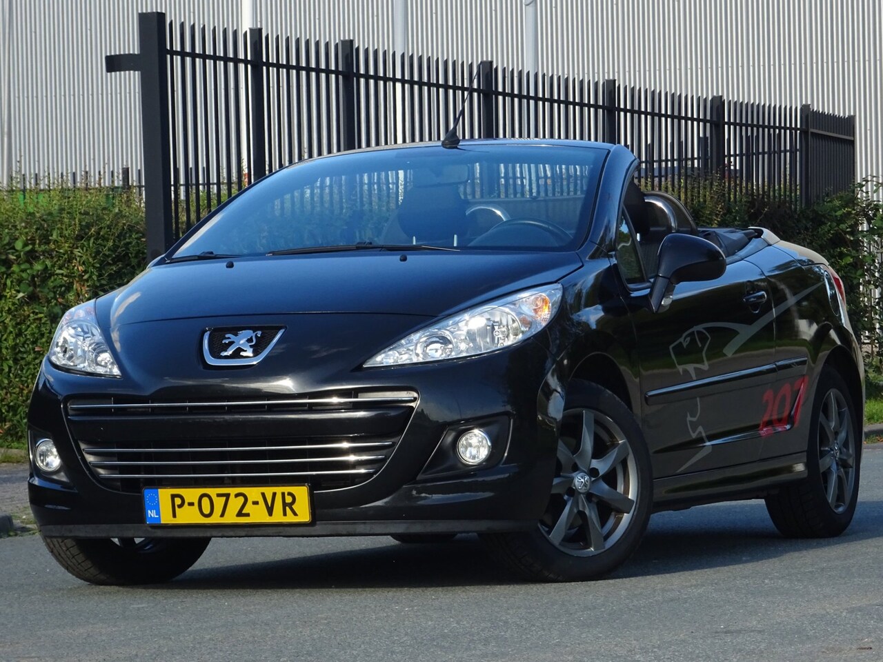 Peugeot 207 CC - 1.6 VTi Griffe BJ2014 121DKM AIRCO/PDC/APK - AutoWereld.nl
