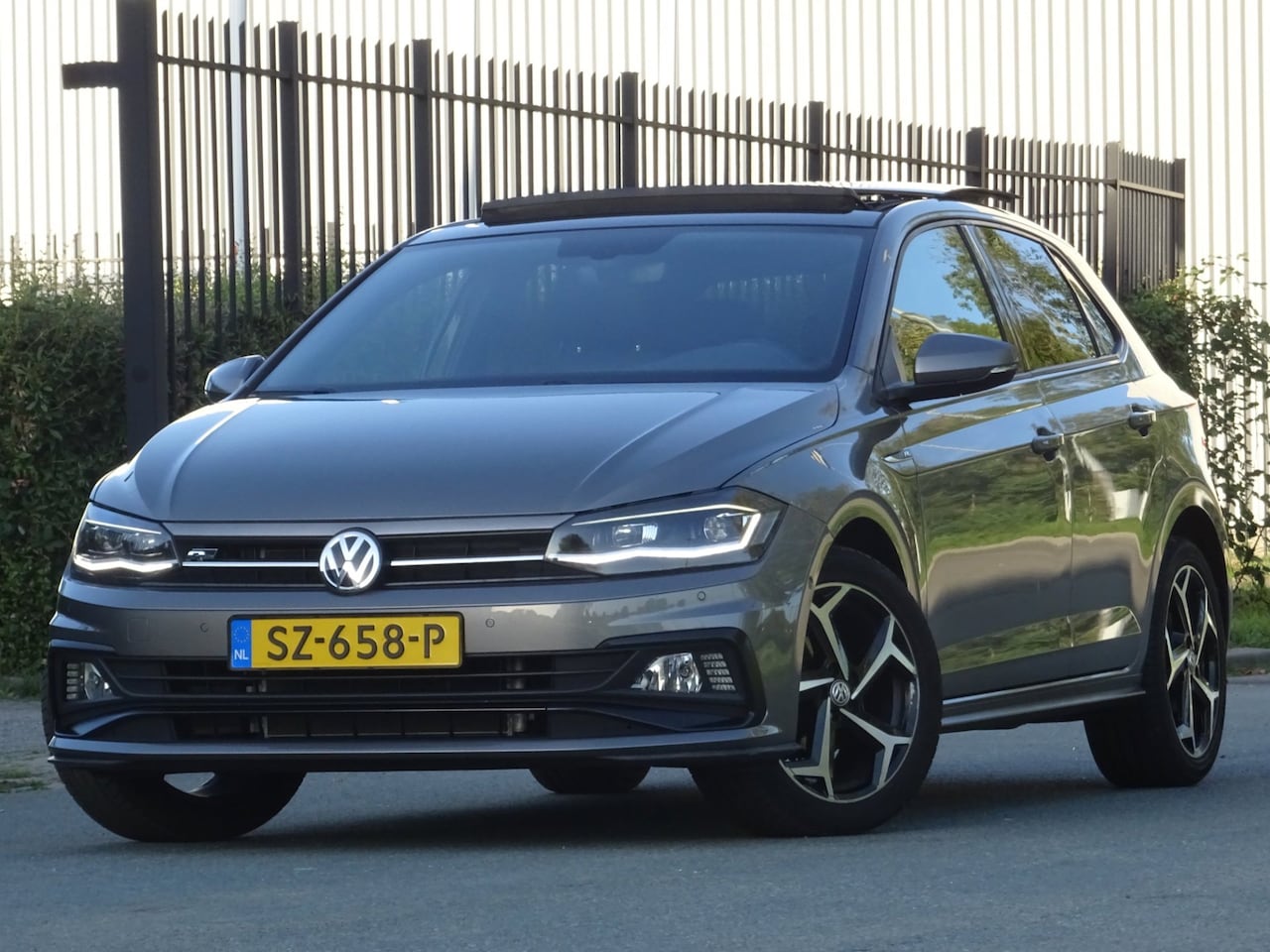 Volkswagen Polo - 1.0 TSI 3X R-LINE NAP/PANORAMA/VIRTUAL/LED - AutoWereld.nl