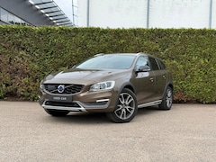 Volvo V60 Cross Country - T5 Summum | Elektrische stoelen | Ledere bekleding | Cruise control |