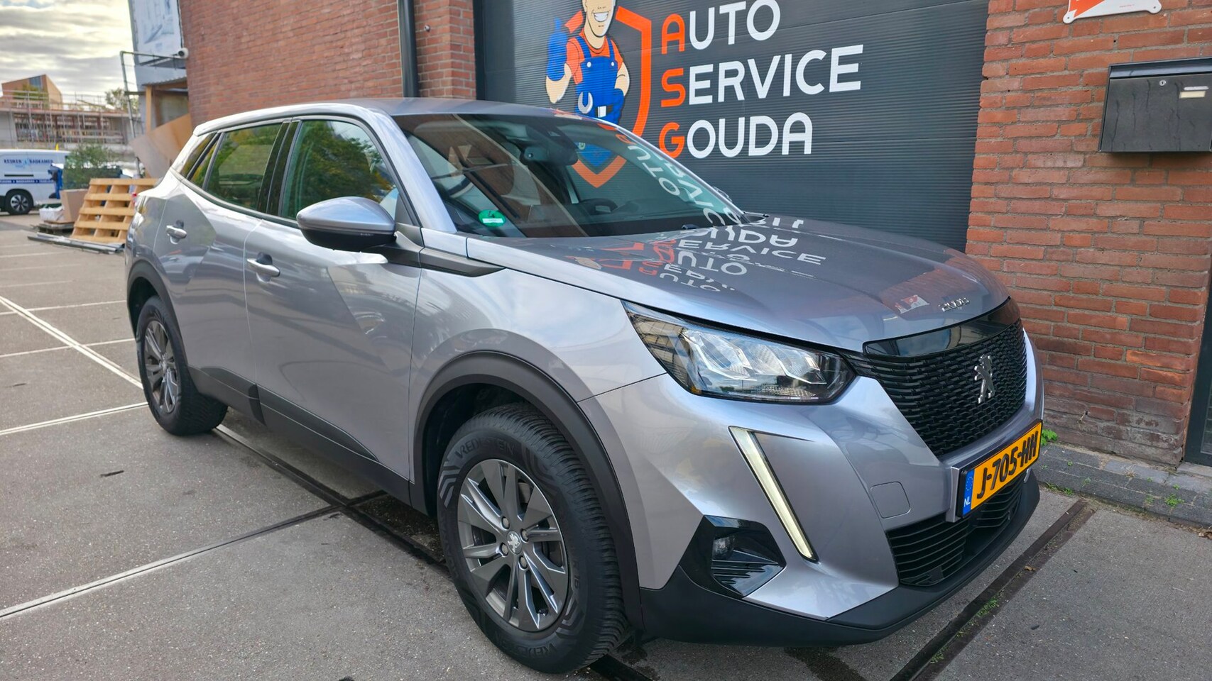 Peugeot 2008 - 1.2 PureTech Blue Lease l groot scherm l Automaat 8 traps - AutoWereld.nl