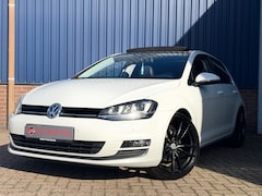 Volkswagen Golf - 1.4 TSI ACT Highline Panodak, PDC, Keyless, Led
