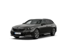 BMW 5-serie Touring - 530e M Sport Pro Edition | M Sportpakket Pro | Innovation Pack | Travel Pack | Comfort Pac