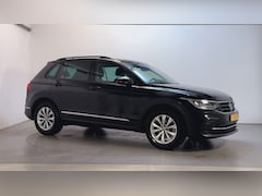 Volkswagen Tiguan - 1.5 TSI 150pk DSG Life Parkeersensoren Navigatie DAB+ App-Connect