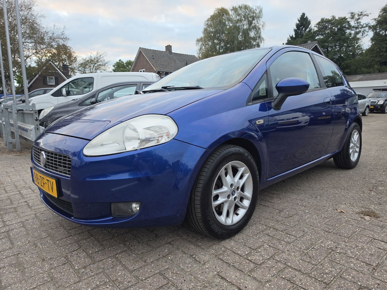 Fiat Grande Punto - 1.4-16V Ed. Lusso 1.4-16V Ed. Lusso - AutoWereld.nl