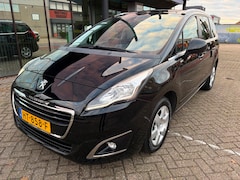 Peugeot 5008 - 1.2 PureTech Style 5p. / Pano'dak / Navi / PDC